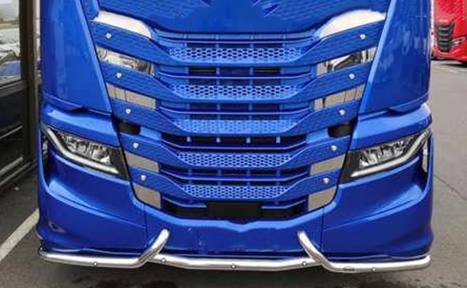 Цял- ролбар- с- рогове- около номера за Iveco S-Way под предната броня