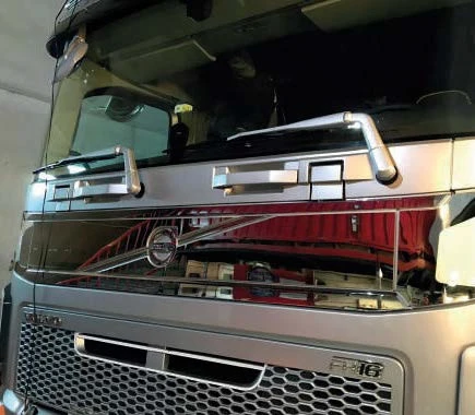 Декорация- неръждавейка, над решетка – за Volvo FH5, 2021+