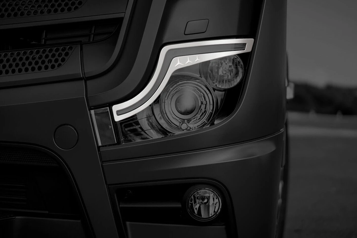 К-т -пластмасови- вежди за фарове за Mercedes Actros MP4/MP5