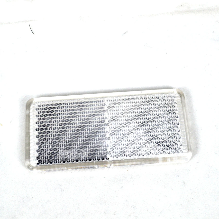 Светлоотразител с лепяща основа, 93mm x 44mm x 5mm - бял yp19w.jpg