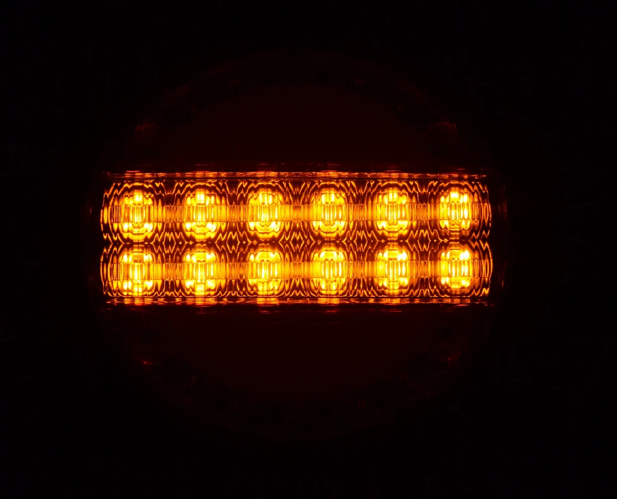 Кръгъл- LED- стоп – с -динамичен мигач, 10-30V, ЧЕРВЕНО-ЖЪЛТО,е-маркиран