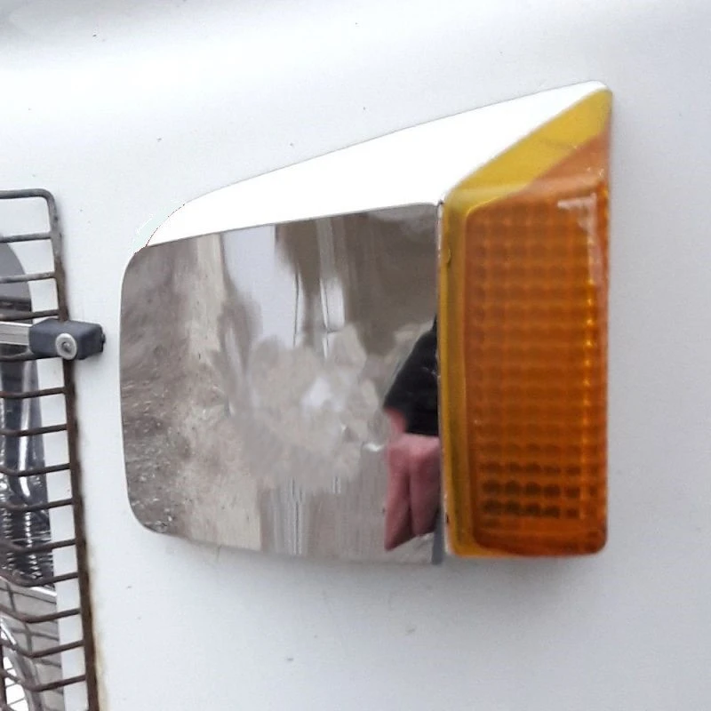 Декорация с лого за габарит/мигач за VOLVO FH12, комплект