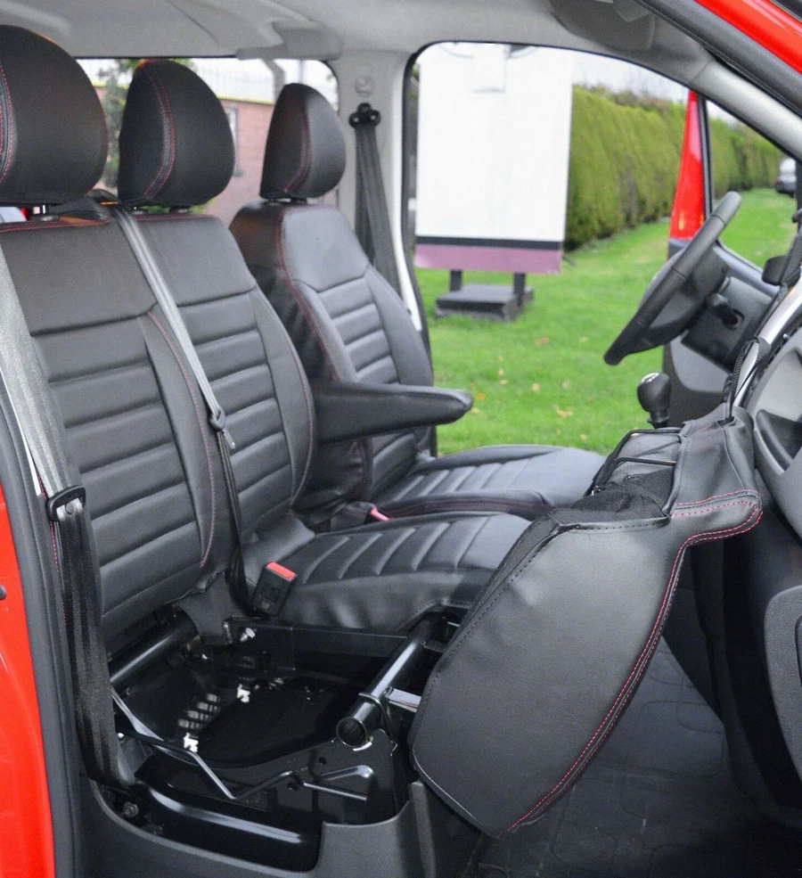Кожена тапицерия за седалки за Citroen Jumpy/ Peugeot Expert/Opel Vivaro/Cityvan 2017-2022 - Черна с червен шев