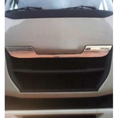 3D лайсна на предна решетка за Iveco Stralis Hi-WAY