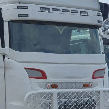 Пластмасова добавка за над чистачки за Scania R 2010-2016