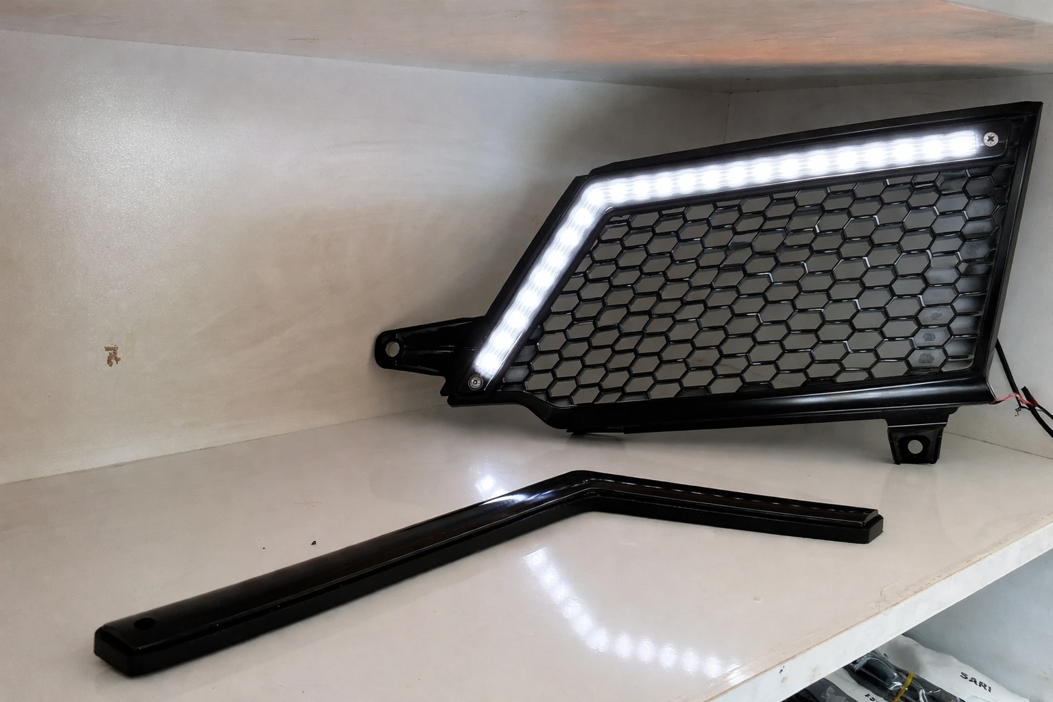 LED светещи вежди за горни халогени за Scania S/R NEXT GEN, бели LED светещи вежди за горни халогени за Scania S/R NEXT GEN, бели