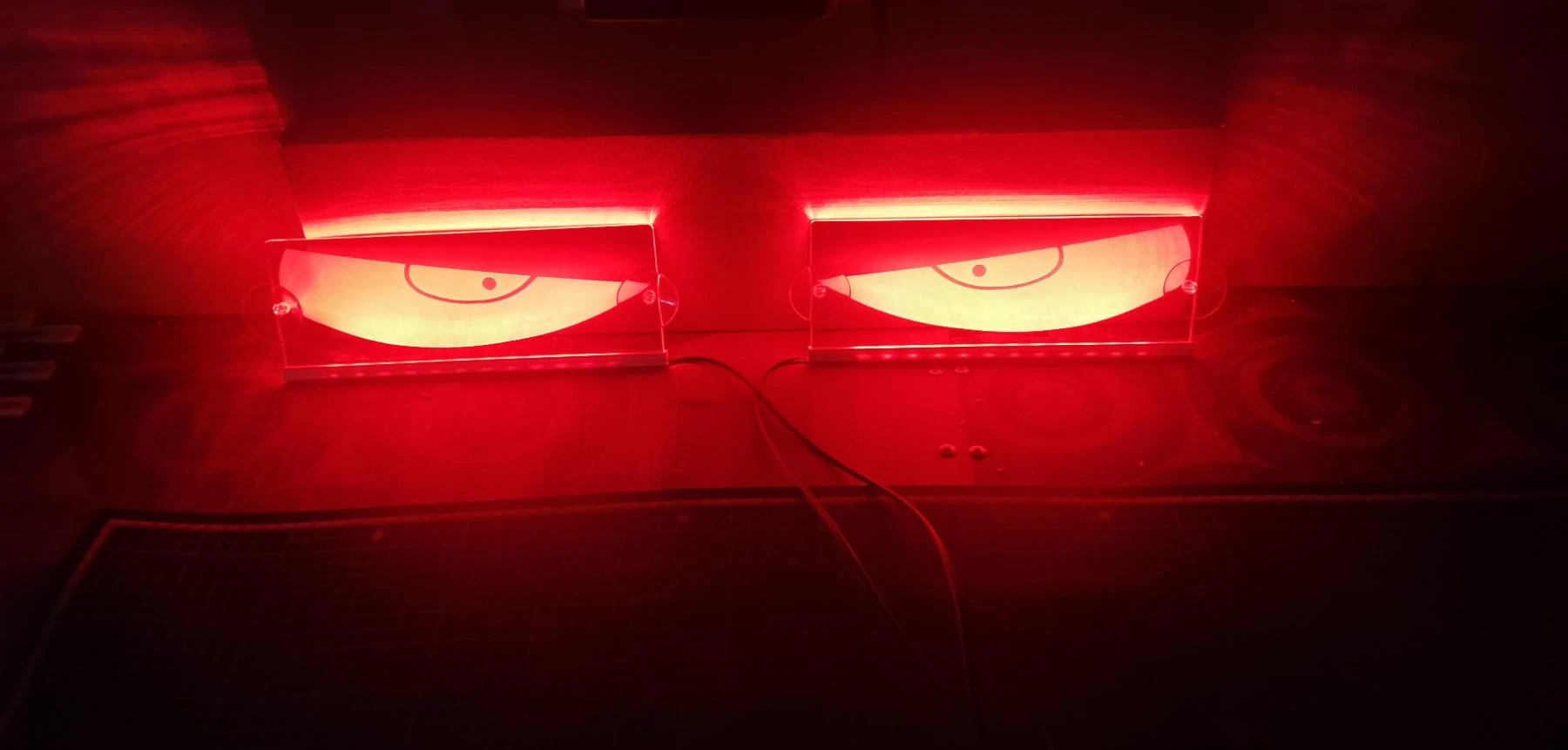 Табела DEVIL EYES, 2x 50см., комплект Табела DEVIL EYES, 2x 50см., комплект