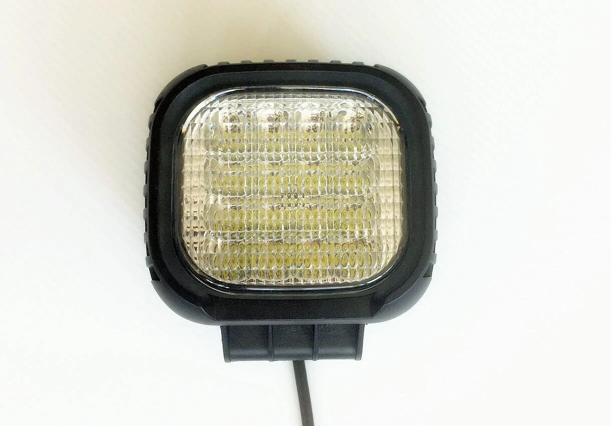 Spot LED прожектор с чисто стъкло, квадратен 16x3W, 48W fd911099-bec2-5240-b81b-deaa4e7bd211-1.jpg